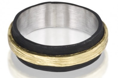 Raised Gold Center Pebble Band